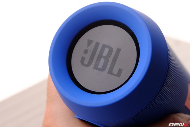 Âm thanh trên loa di động JBL chất lượng tốt hơn hẳn so với các sản phẩm khác
