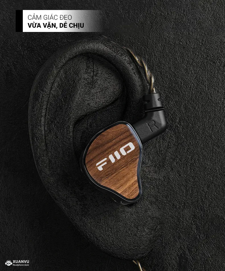 Tai nghe FiiO JH13 cảm giác đeo