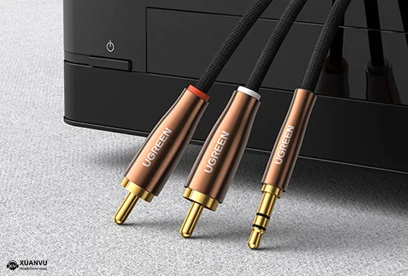 Cáp audio 3.5mm ra 2 RCA dài 1M Ugreen 80845 thiết kế 