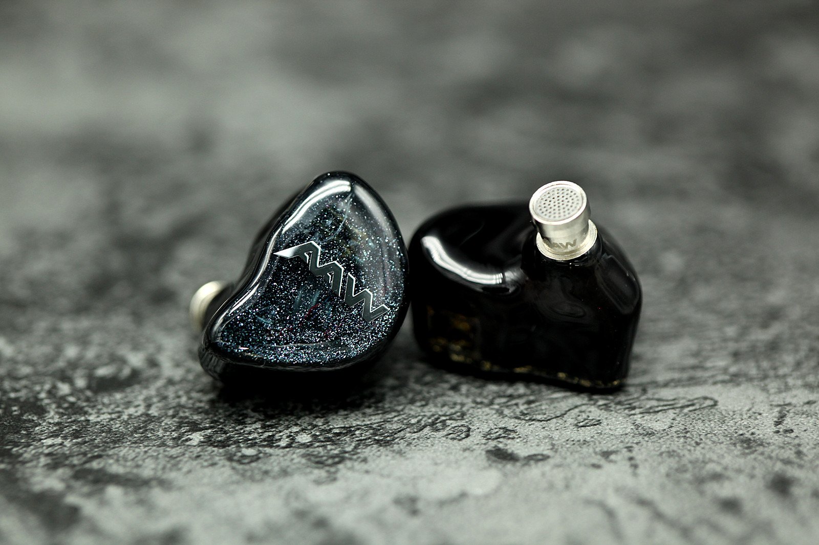 AAW A2H Universal In-ear Monitor thiết kế sang trọng 