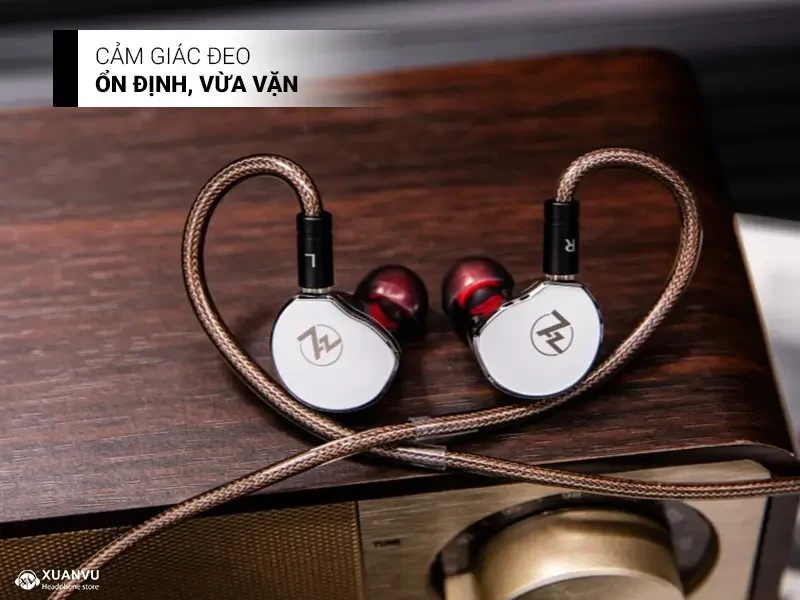 Tai nghe 7Hz x Crinacle: Divine cảm giác đeo