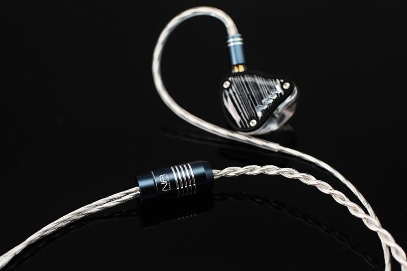 Tai nghe AAW ACH Universal In-ear Monitor cảm giác đeo
