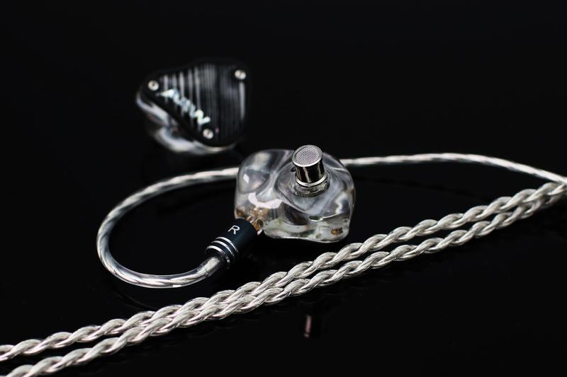 Tai nghe AAW ACH Universal In-ear Monitor tác phẩm nghệ thuật