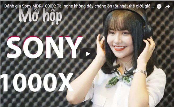 Em gái trên tay tai nghe không dây Sony MDR-1000X tại Xuân Vũ Audio