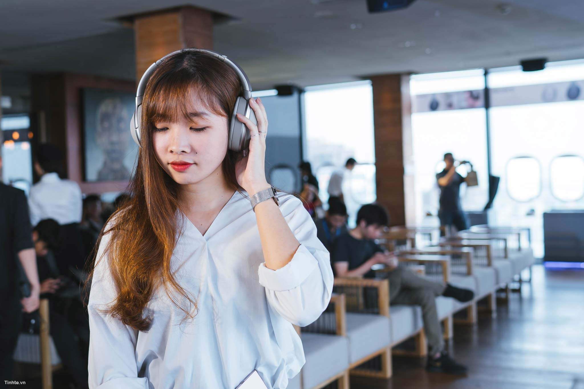 Sony Việt Nam ra mắt dòng sản phẩm tai nghe 1000X mới: thiết kế sang trọng, chống ồn tiên tiến, giá từ 5 triệu